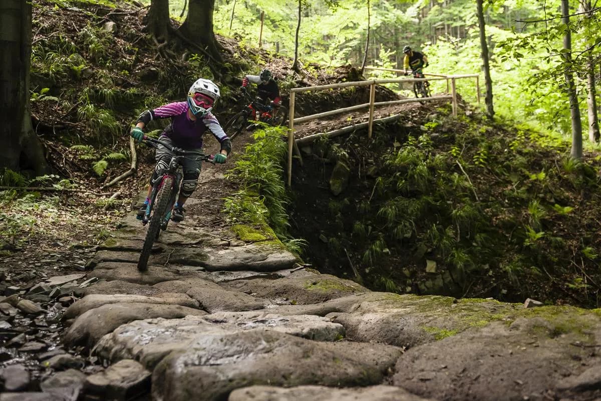Trasy rowerowe enduro w Śląsku – odkryj najlepsze ścieżki i wyzwania