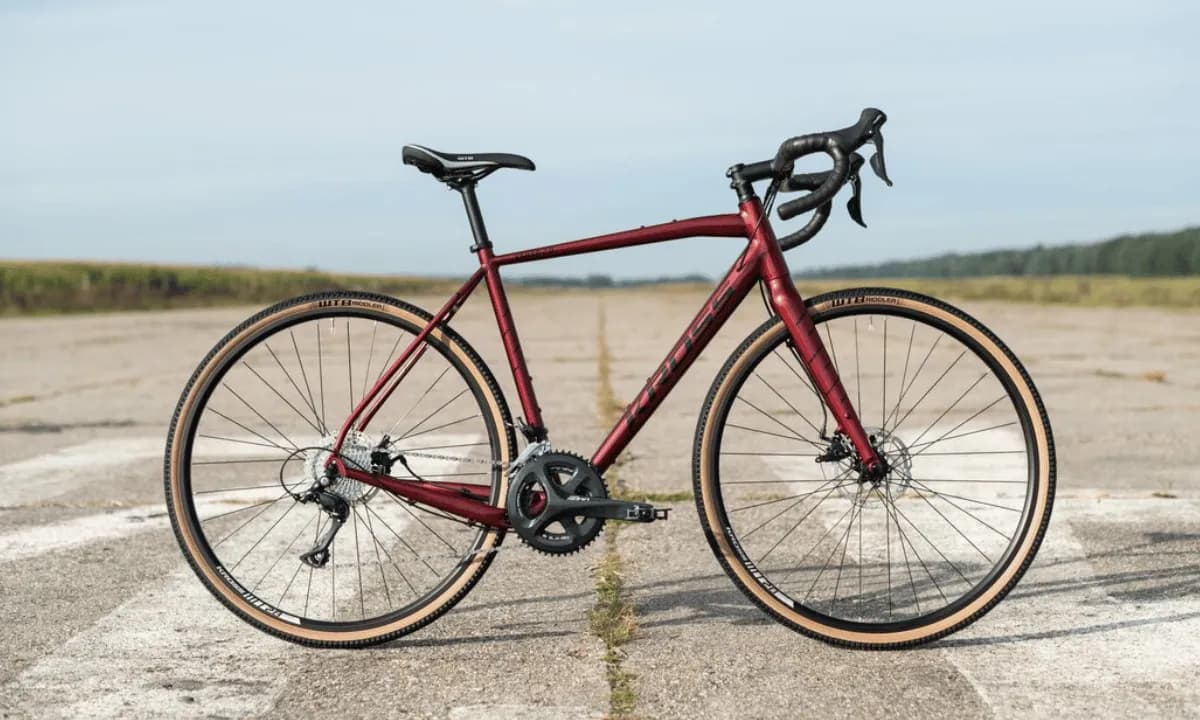 Rower szosowy czy gravel - który wybór zaspokoi Twoje potrzeby?