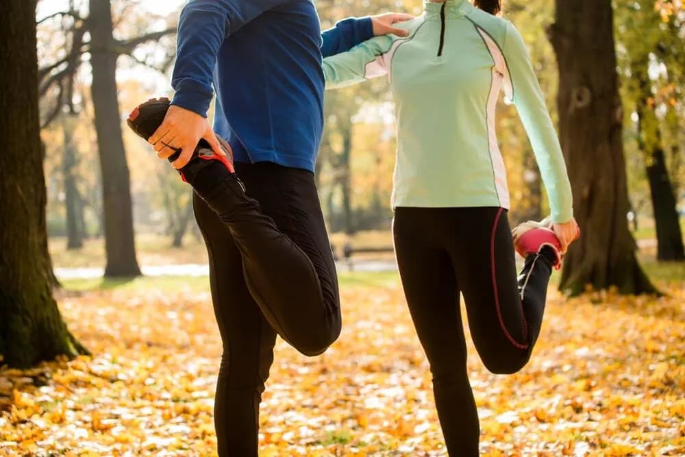 W czym biegać jesienią? Sprawdź, jak uniknąć zimna i deszczu