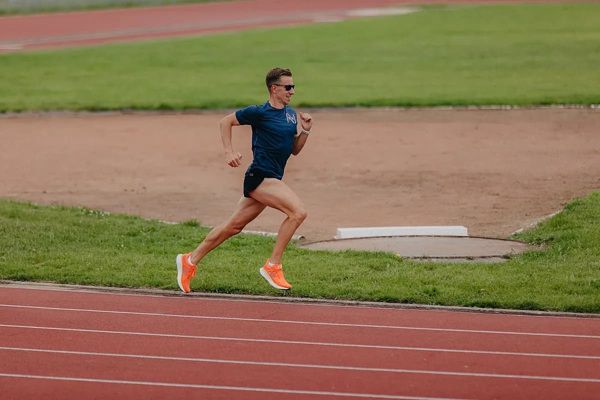Jak biegać szybciej na 3 km: sprawdzone metody na lepszy wynik