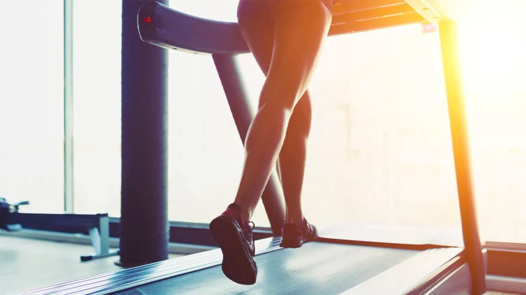 Jaką bieżnię kupić, by uniknąć błędów i cieszyć się treningiem?