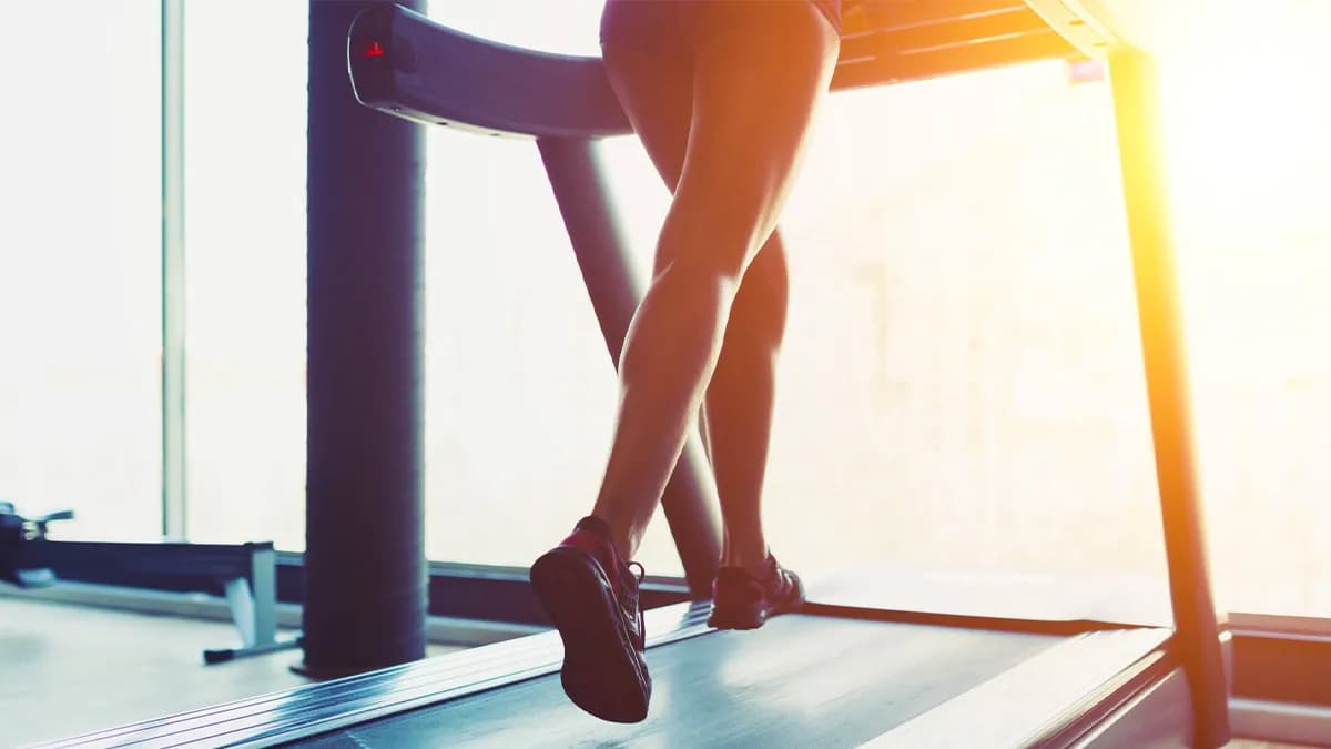 Jaką bieżnię kupić, by uniknąć błędów i cieszyć się treningiem?