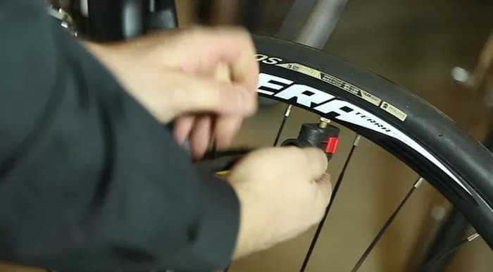 Jak napompować rower bez pompki - proste metody, które zaskoczą